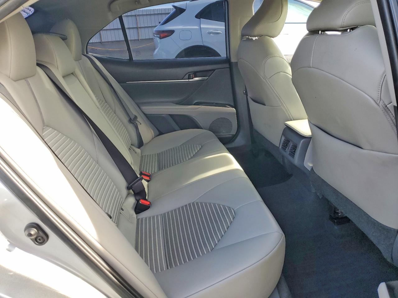 2020 TOYOTA CAMRY SE photo 10