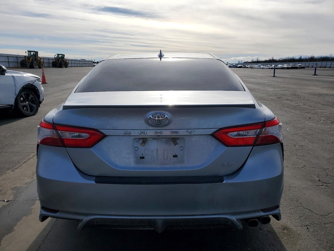 2020 TOYOTA CAMRY SE photo 6