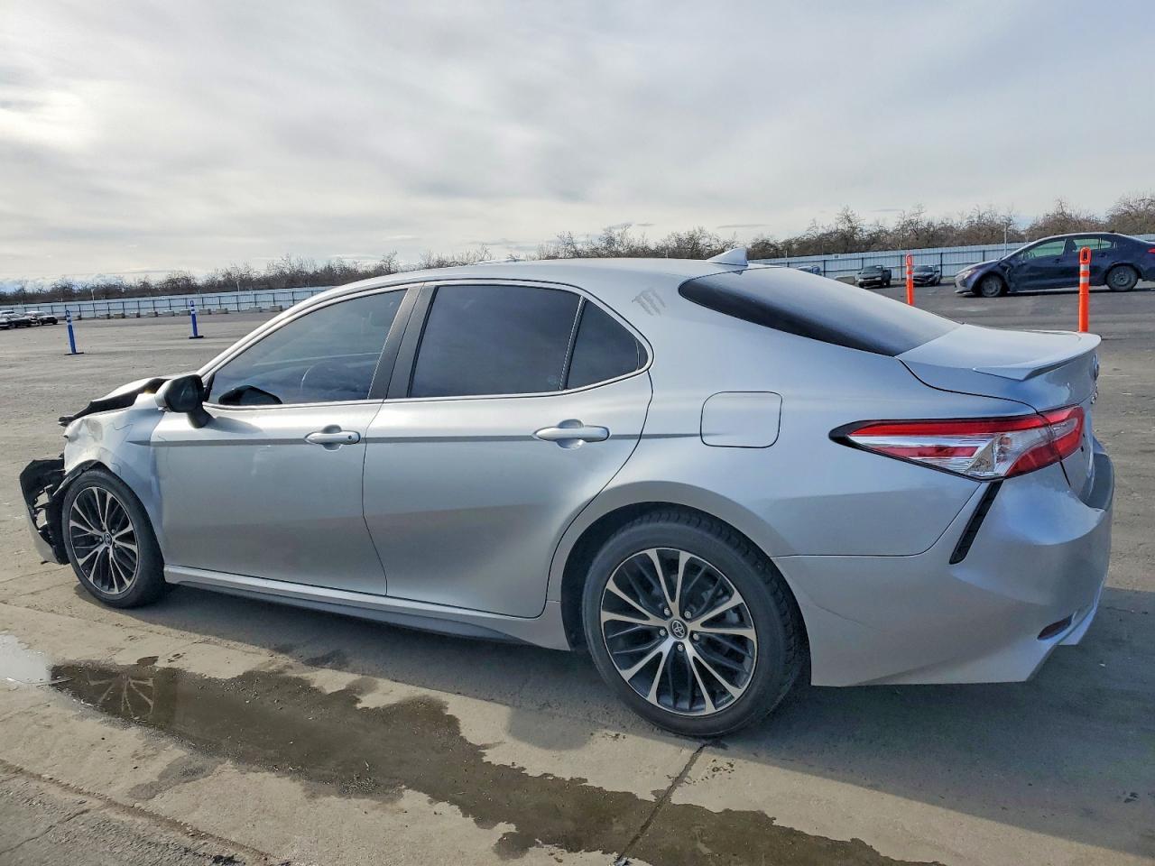 2020 TOYOTA CAMRY SE photo 2