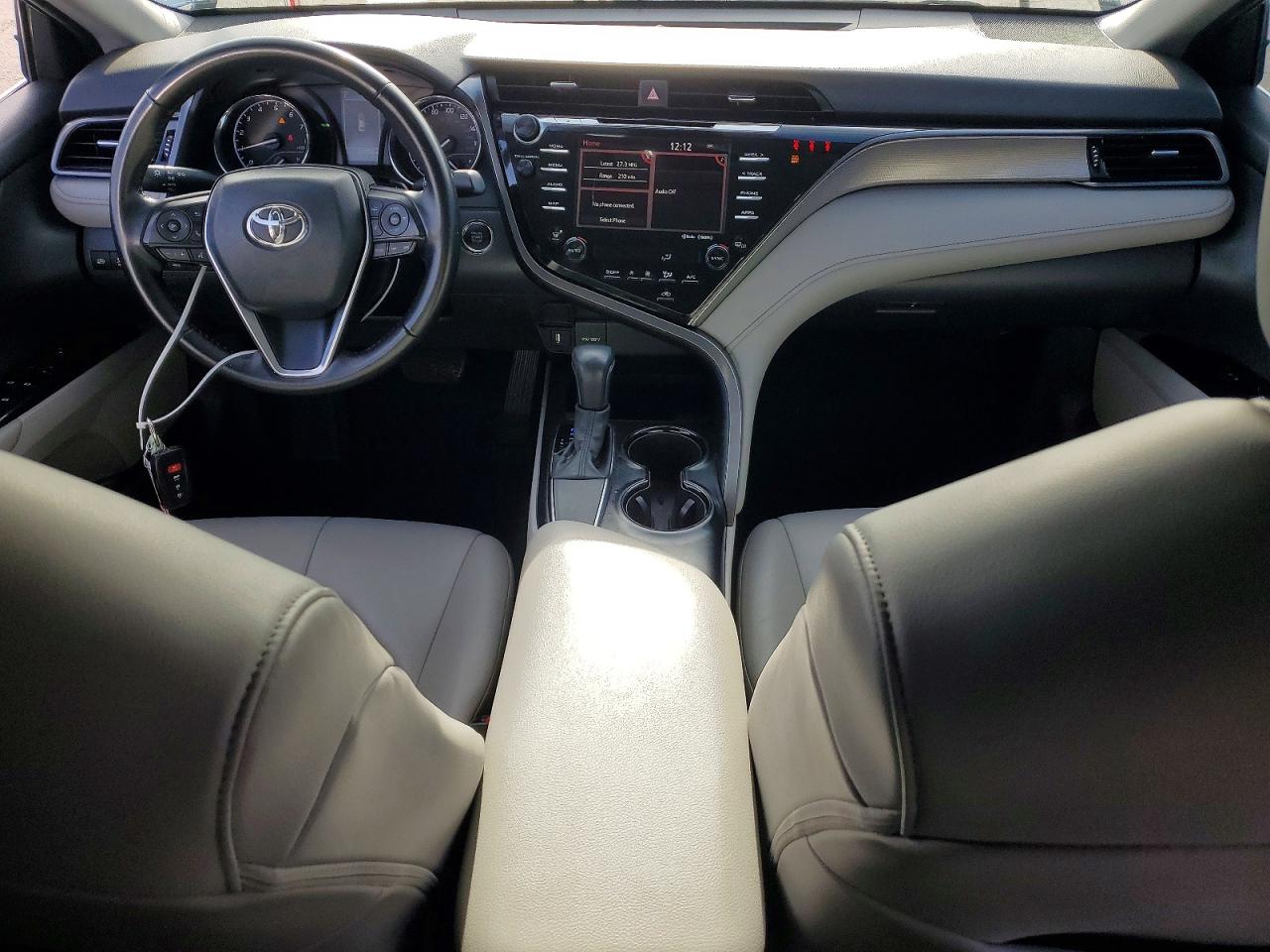 2020 TOYOTA CAMRY SE photo 8