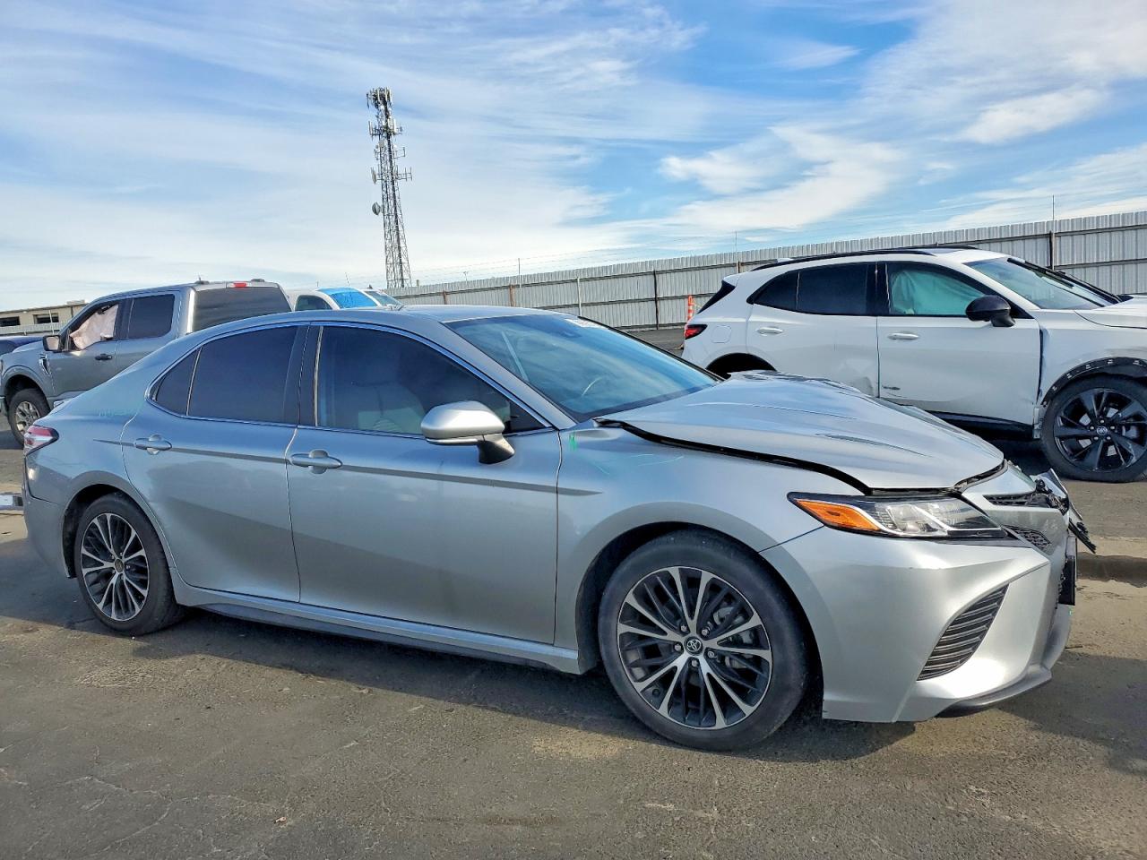 2020 TOYOTA CAMRY SE photo 4