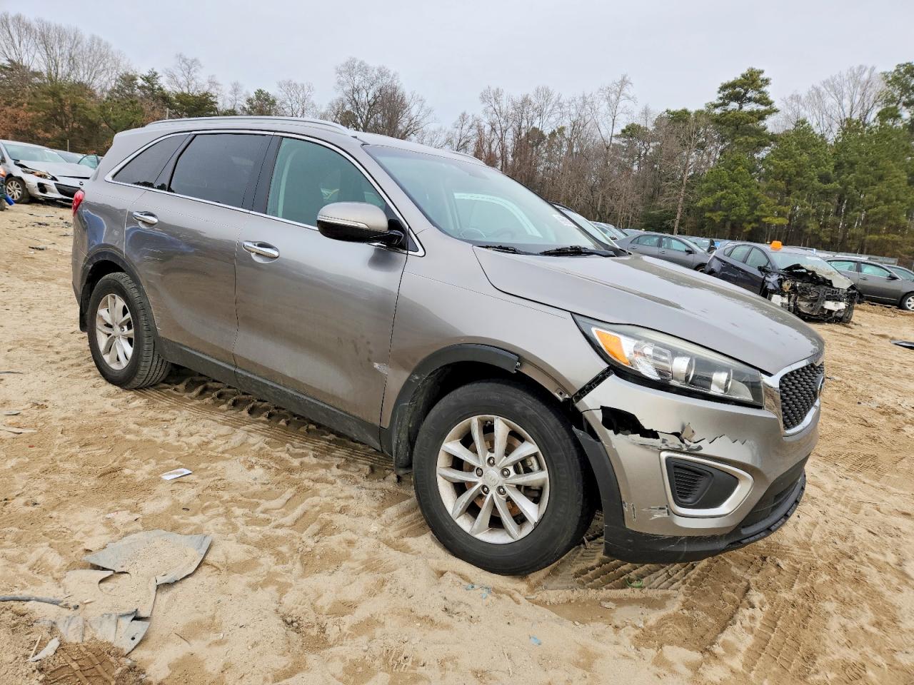2017 KIA SORENTO LX photo 4
