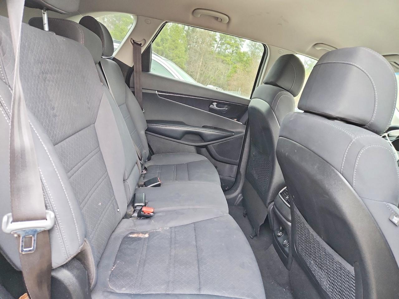 2017 KIA SORENTO LX photo 11