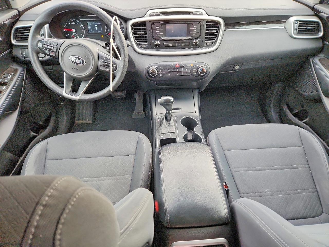 2017 KIA SORENTO LX photo 8