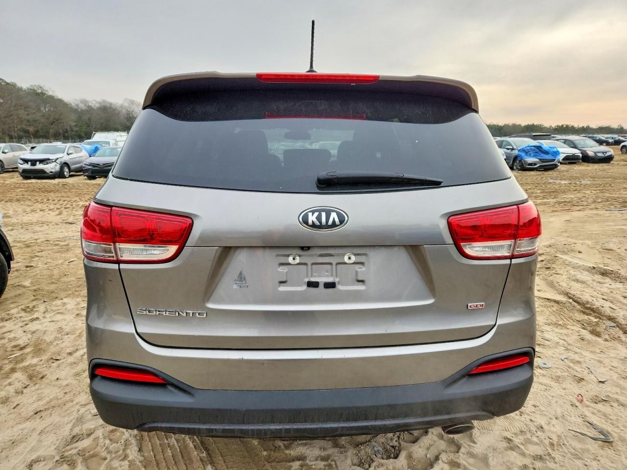 2017 KIA SORENTO LX photo 6