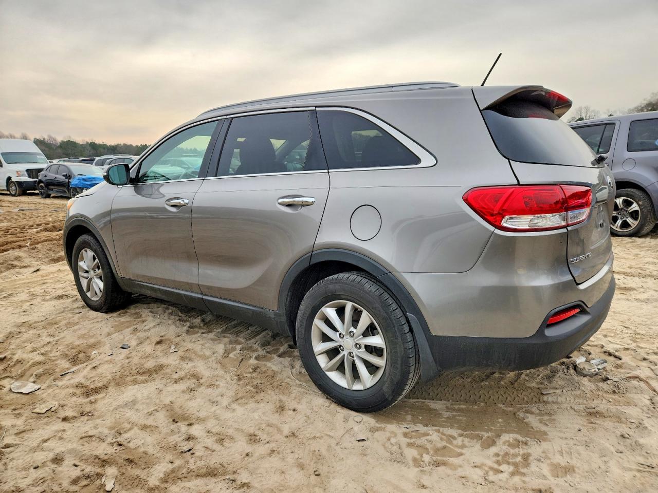 2017 KIA SORENTO LX photo 2