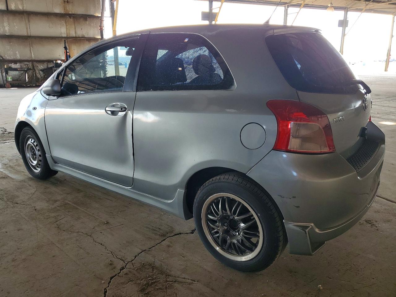 2008 TOYOTA YARIS photo 2