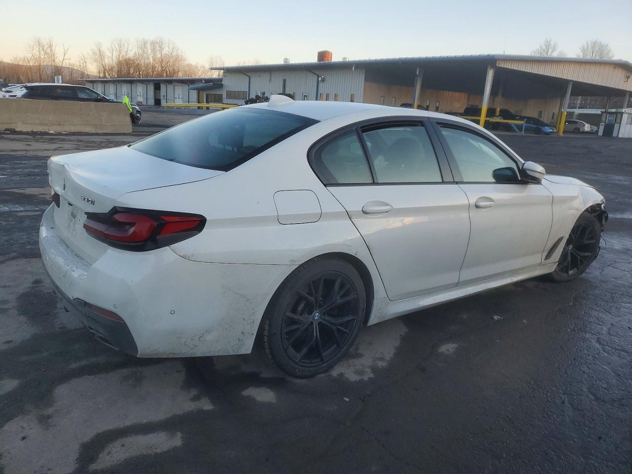 2021 BMW 530 XI photo 3