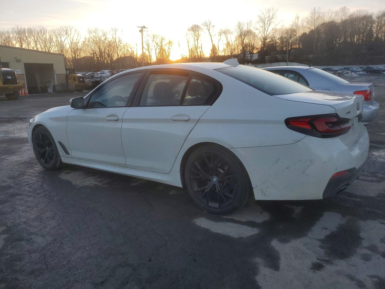 2021 BMW 530 XI photo 2