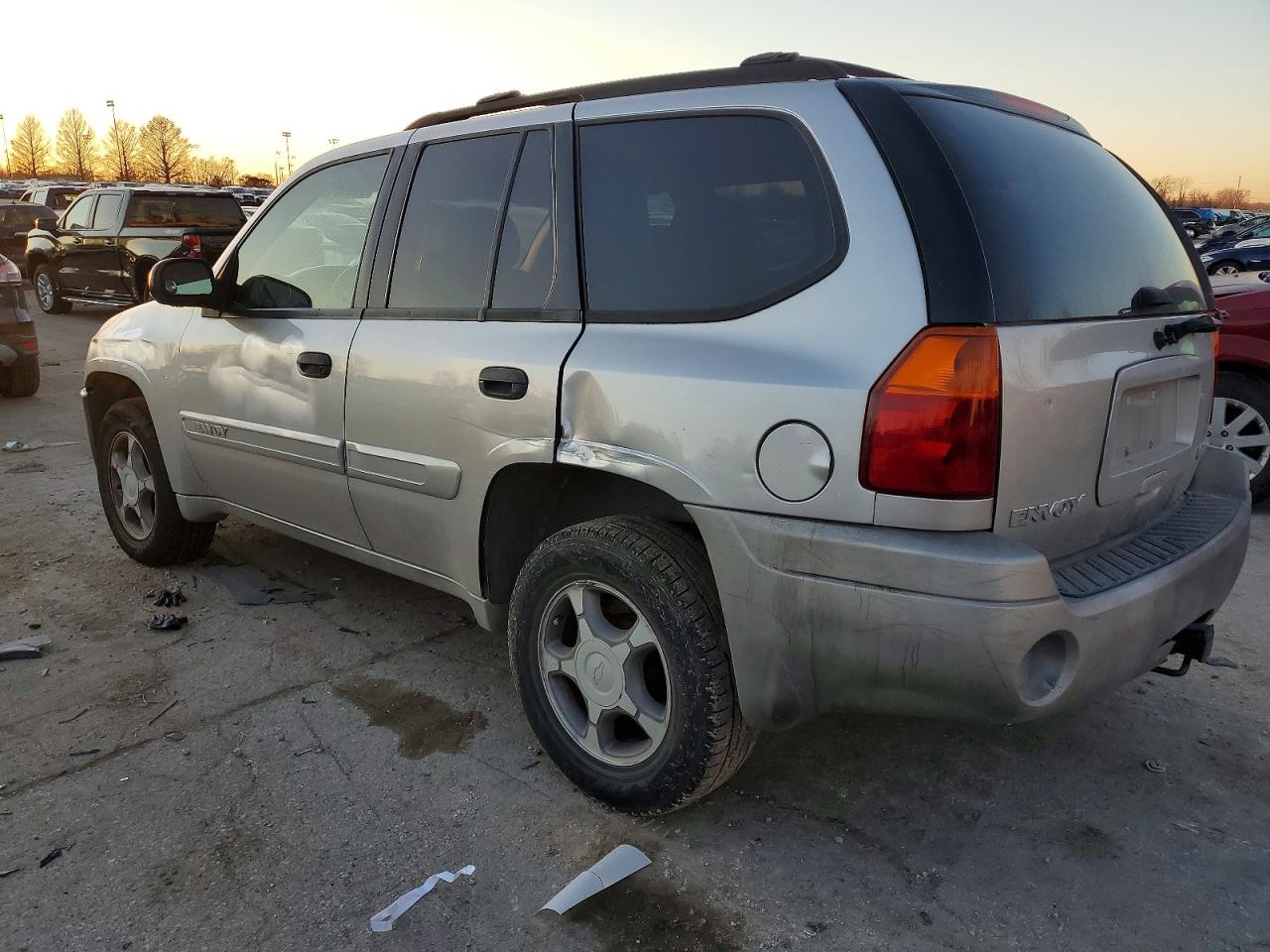 2005 GMC ENVOY photo 2