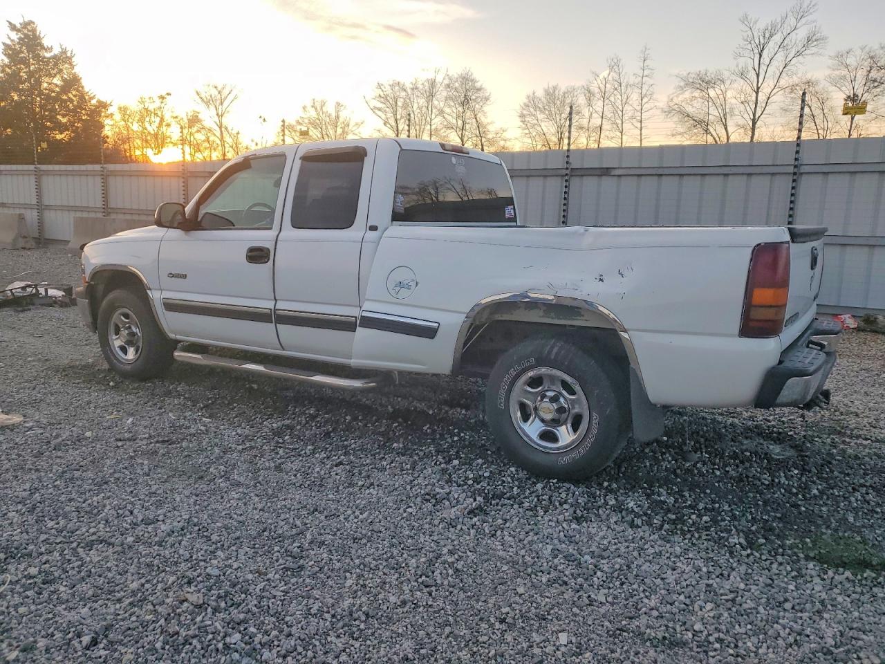 2002 CHEVROLET SILVERADO K1500 photo 2