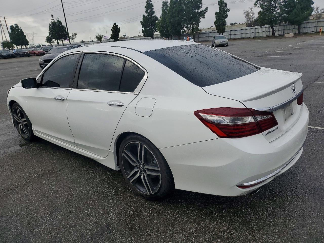 2017 HONDA ACCORD SPORT photo 2