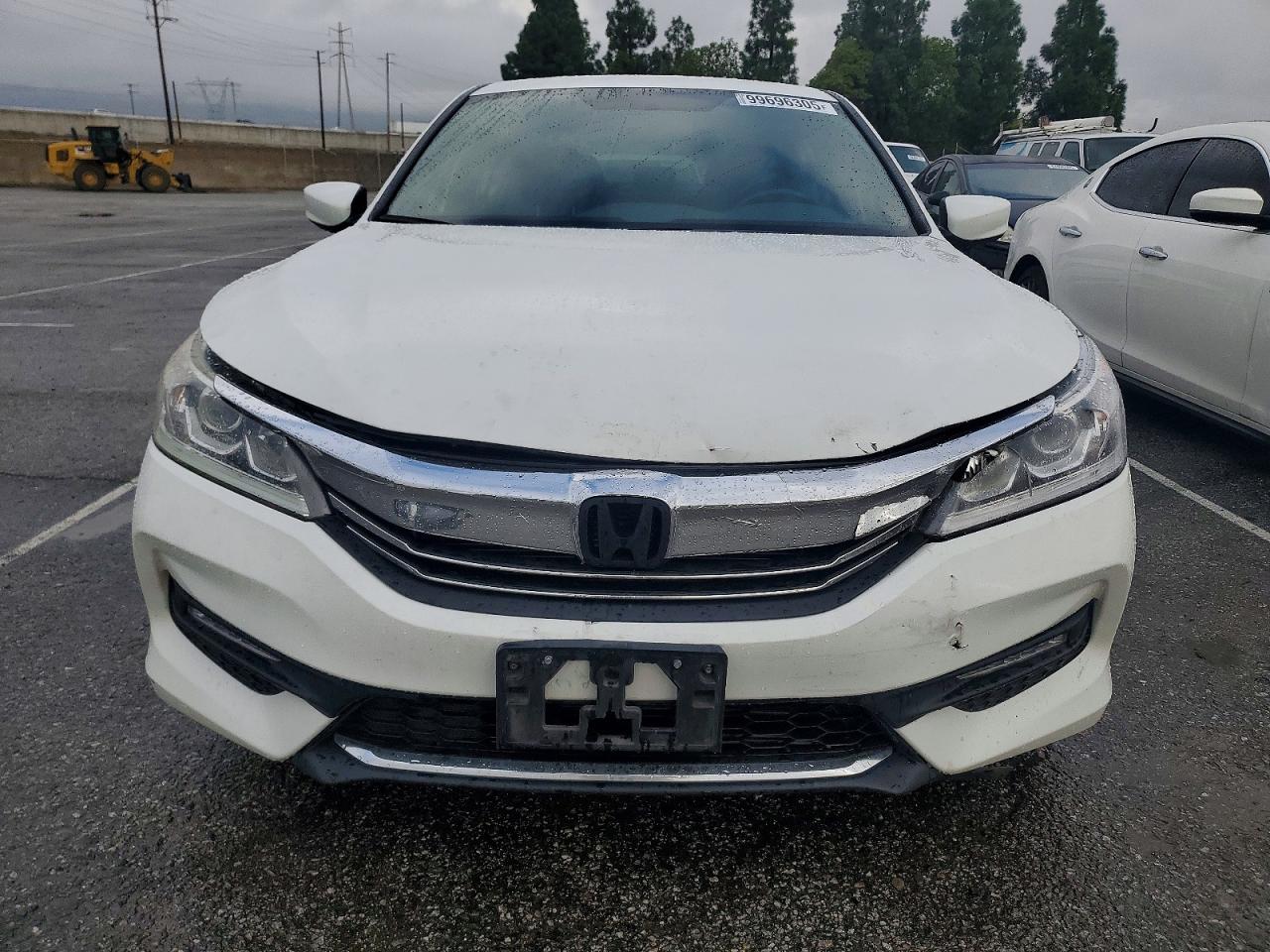 2017 HONDA ACCORD SPORT photo 5
