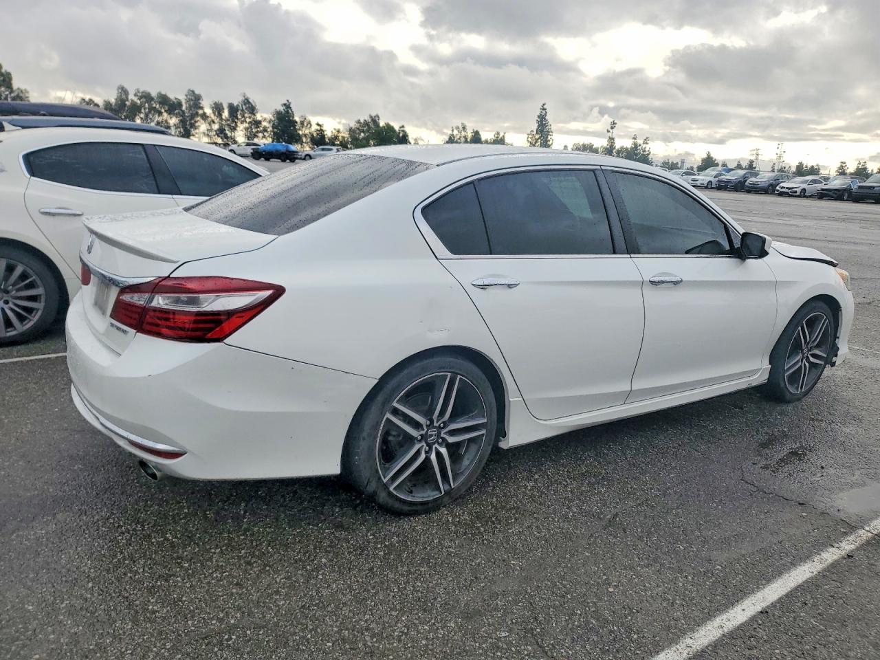 2017 HONDA ACCORD SPORT photo 3