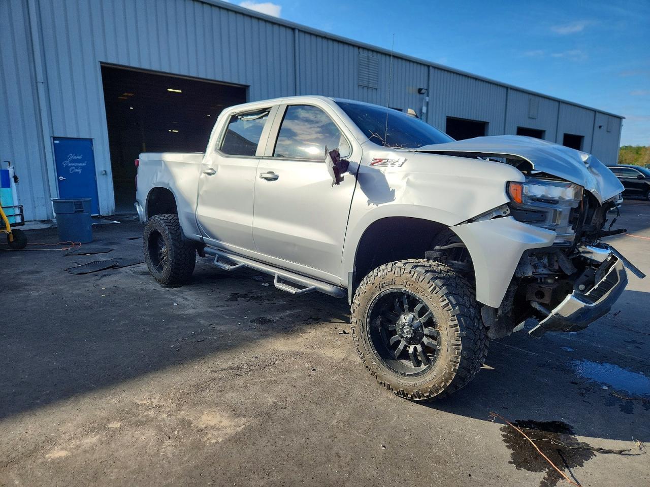 2019 CHEVROLET SILVERADO K1500 LT photo 4