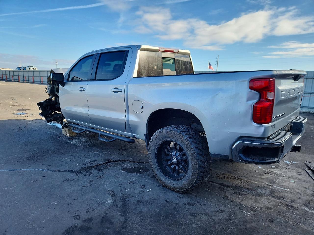 2019 CHEVROLET SILVERADO K1500 LT photo 2