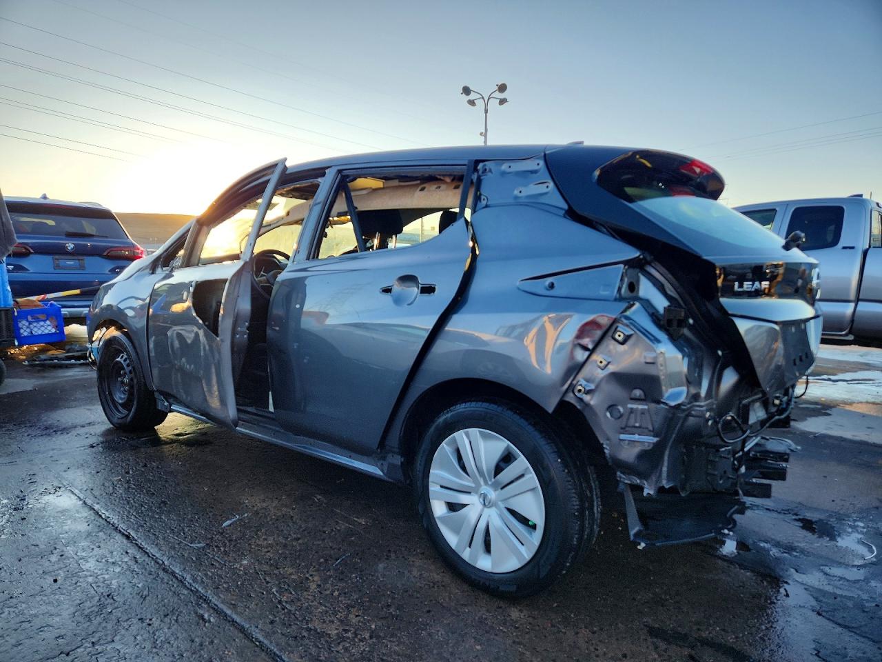 2020 NISSAN LEAF S photo 2