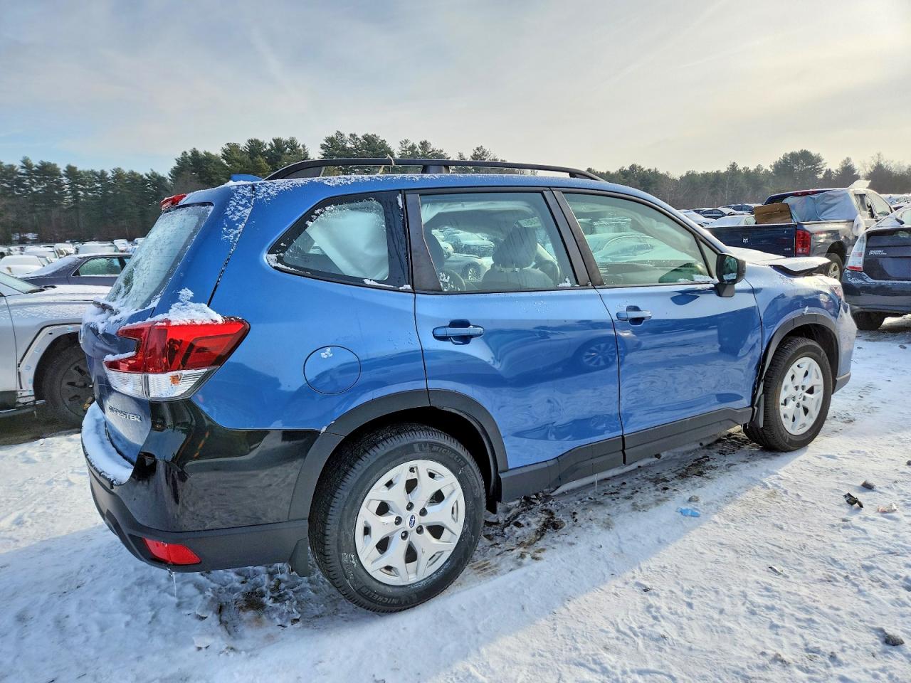 2019 SUBARU FORESTER photo 3