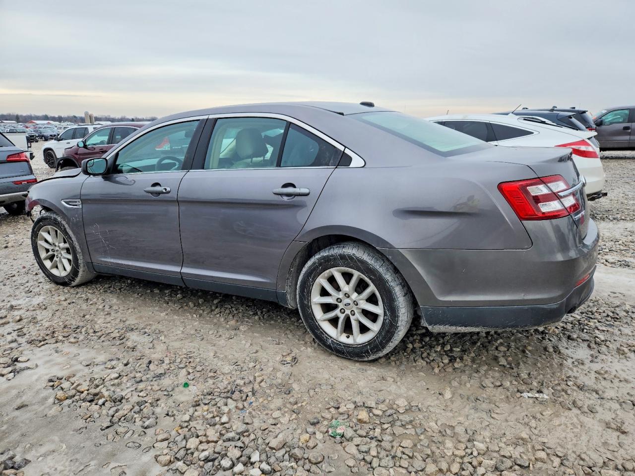 2014 FORD TAURUS SE photo 2