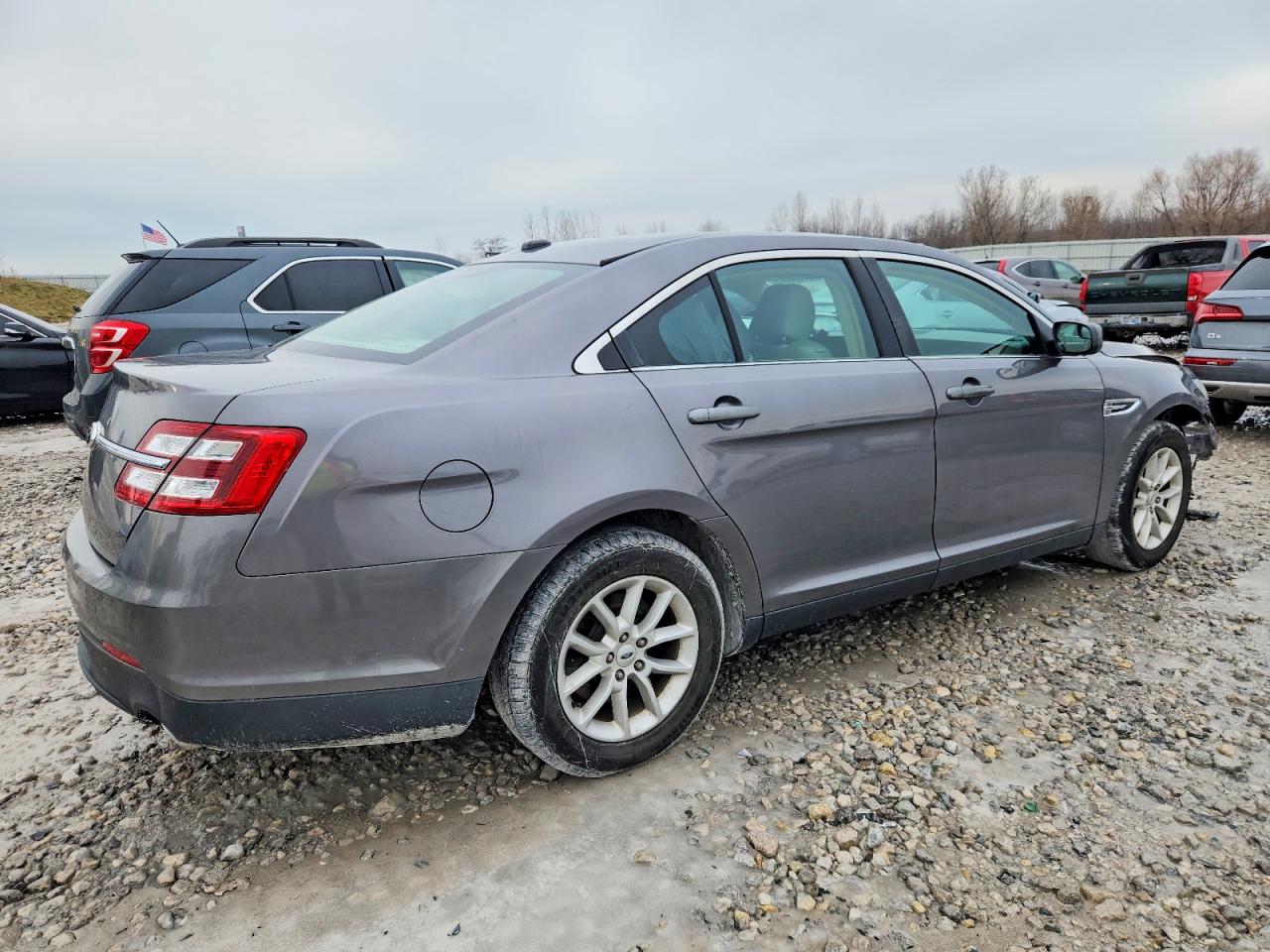 2014 FORD TAURUS SE photo 3