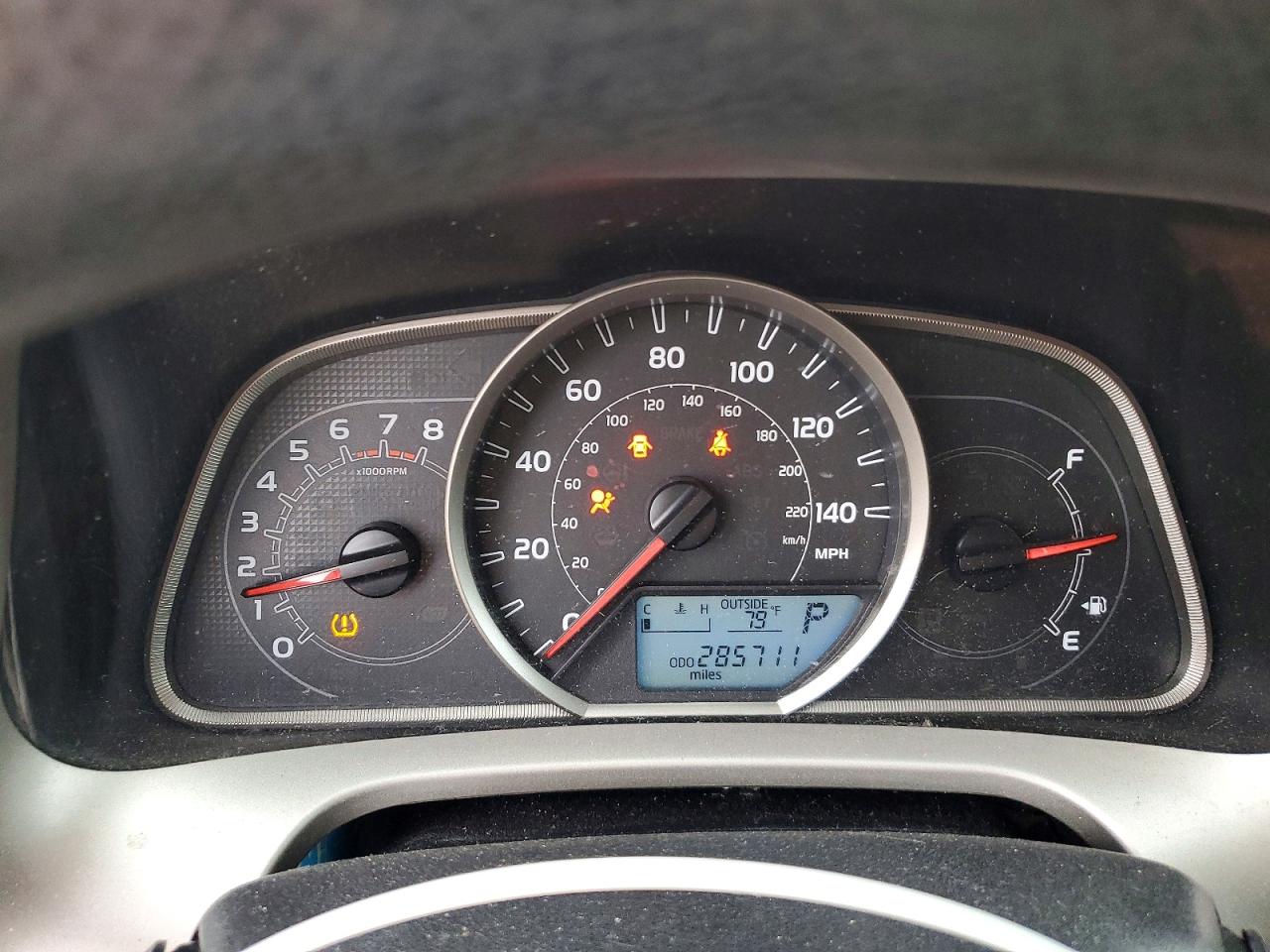 2014 TOYOTA RAV4 XLE photo 25