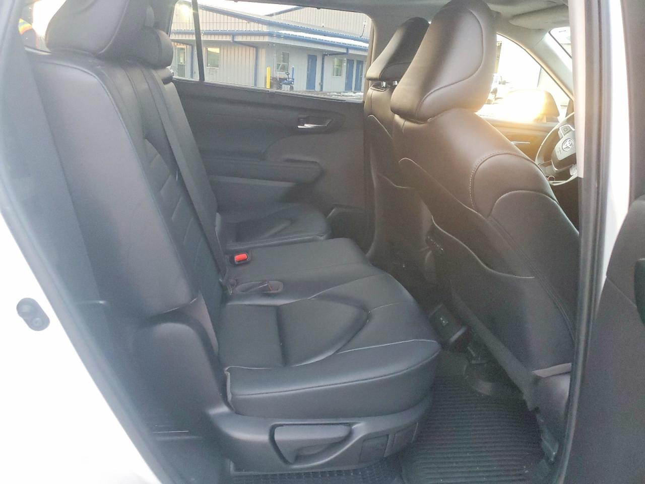 2023 TOYOTA HIGHLANDER HYBRID XLE photo 11