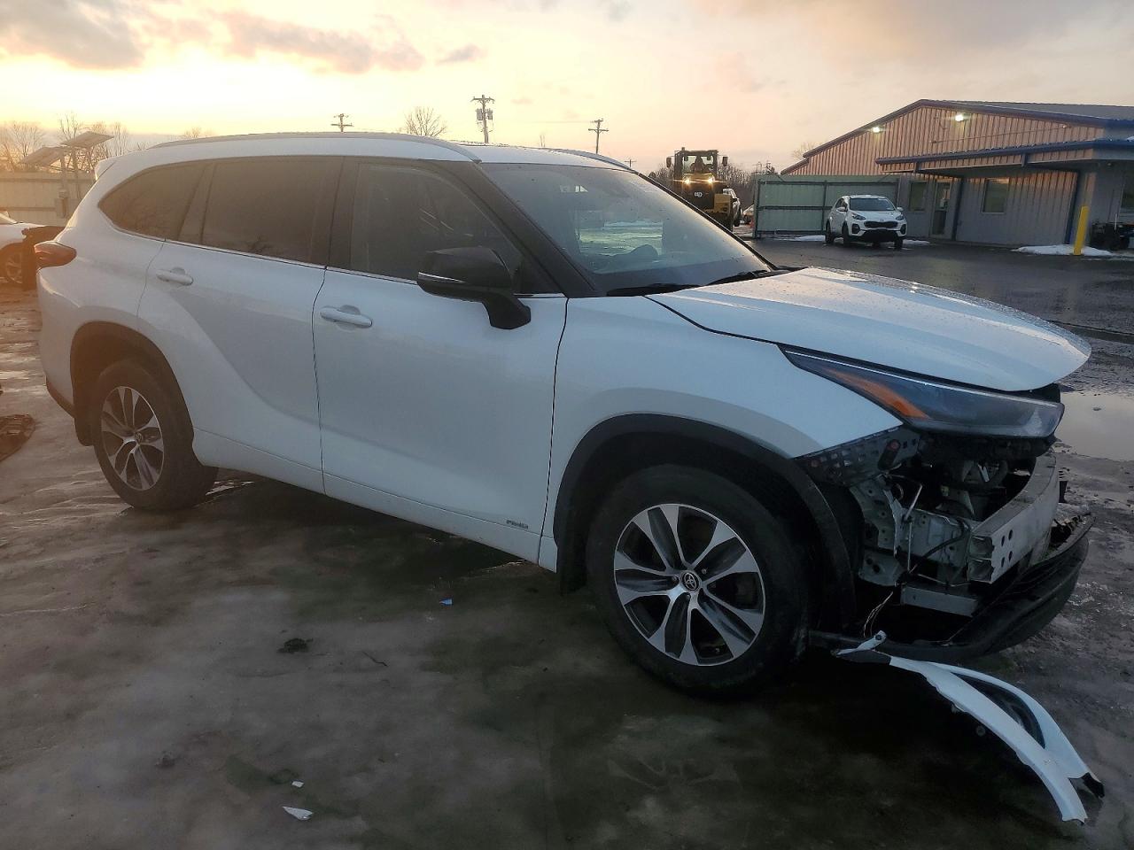 2023 TOYOTA HIGHLANDER HYBRID XLE photo 4