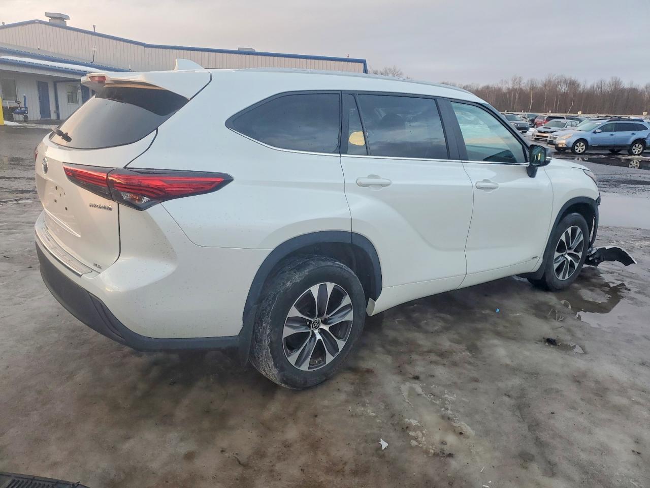 2023 TOYOTA HIGHLANDER HYBRID XLE photo 3