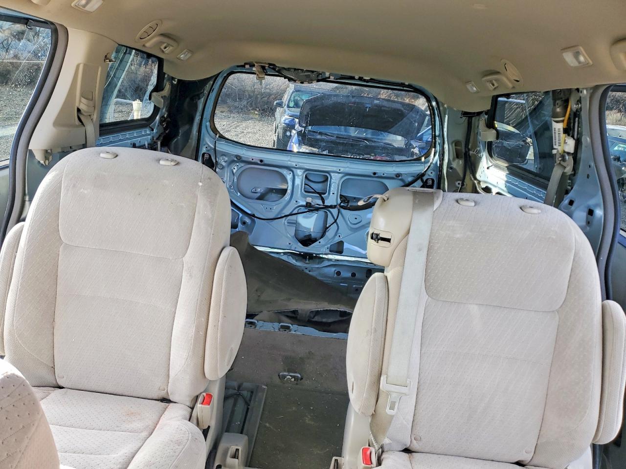 2015 TOYOTA SIENNA LE photo 10