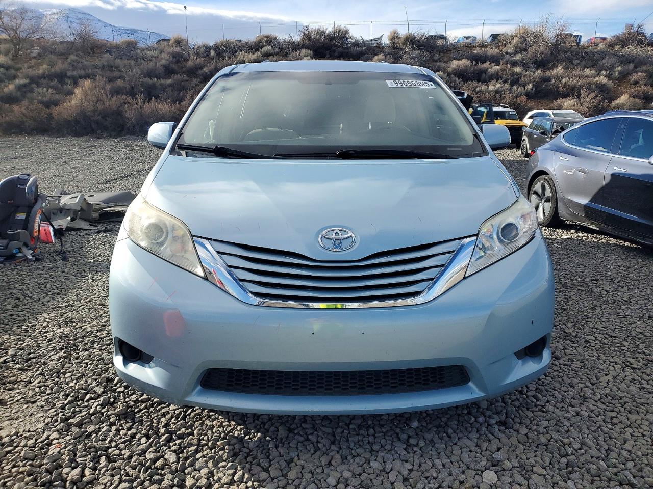 2015 TOYOTA SIENNA LE photo 5