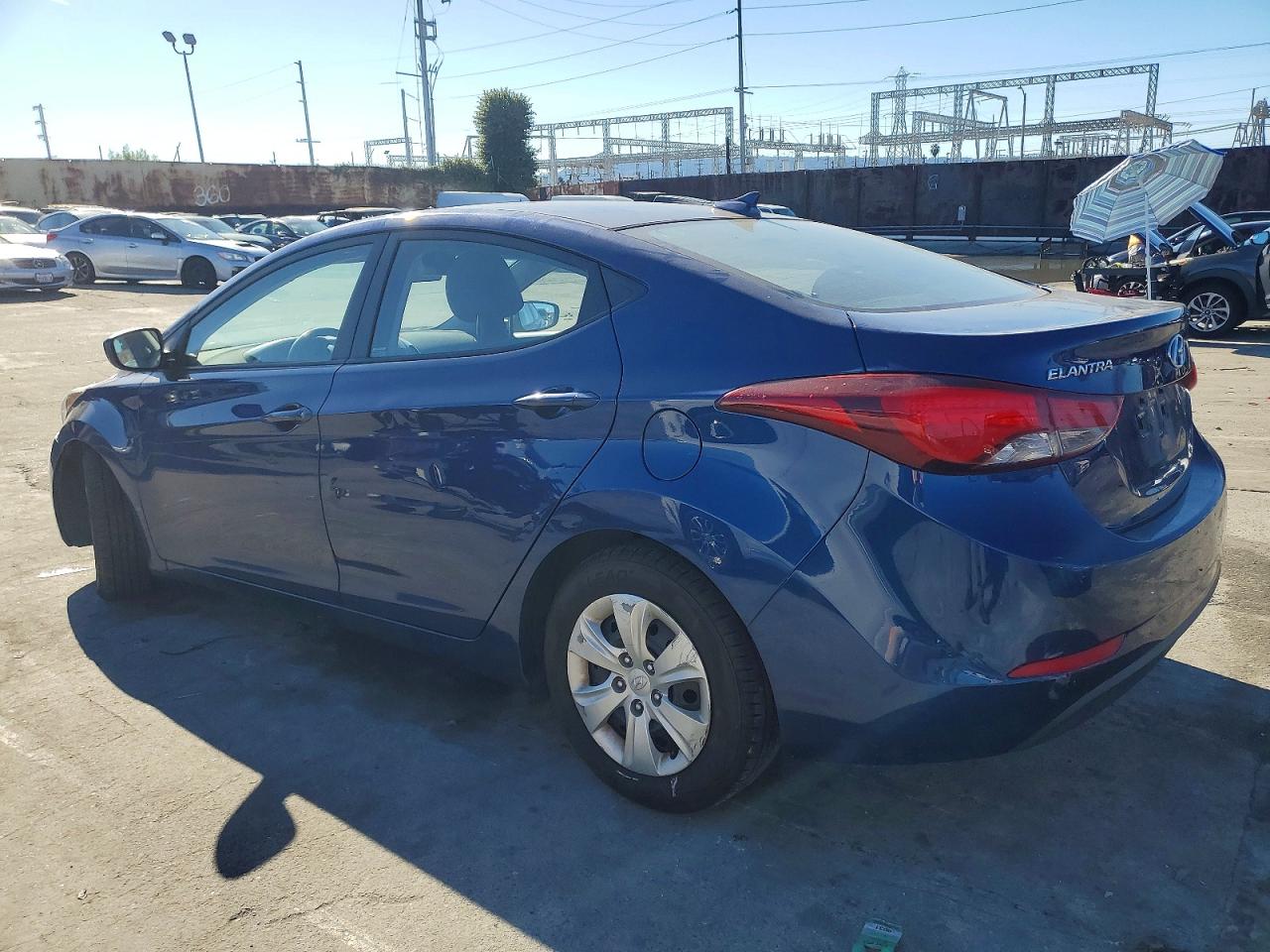 2016 HYUNDAI ELANTRA SE photo 2