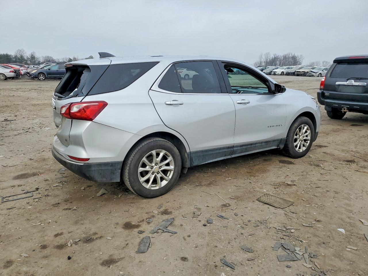 2018 CHEVROLET EQUINOX LT photo 3