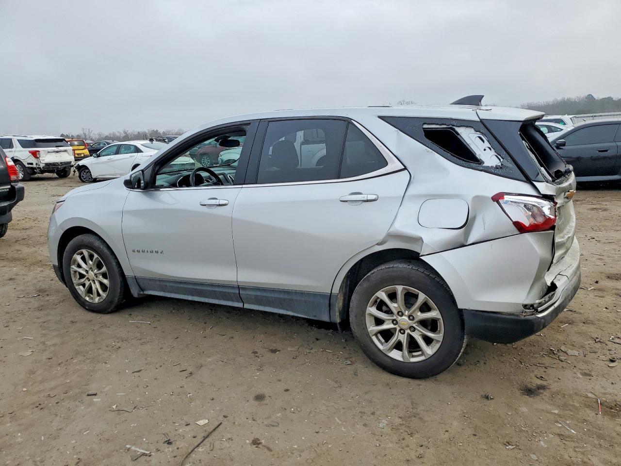 2018 CHEVROLET EQUINOX LT photo 2
