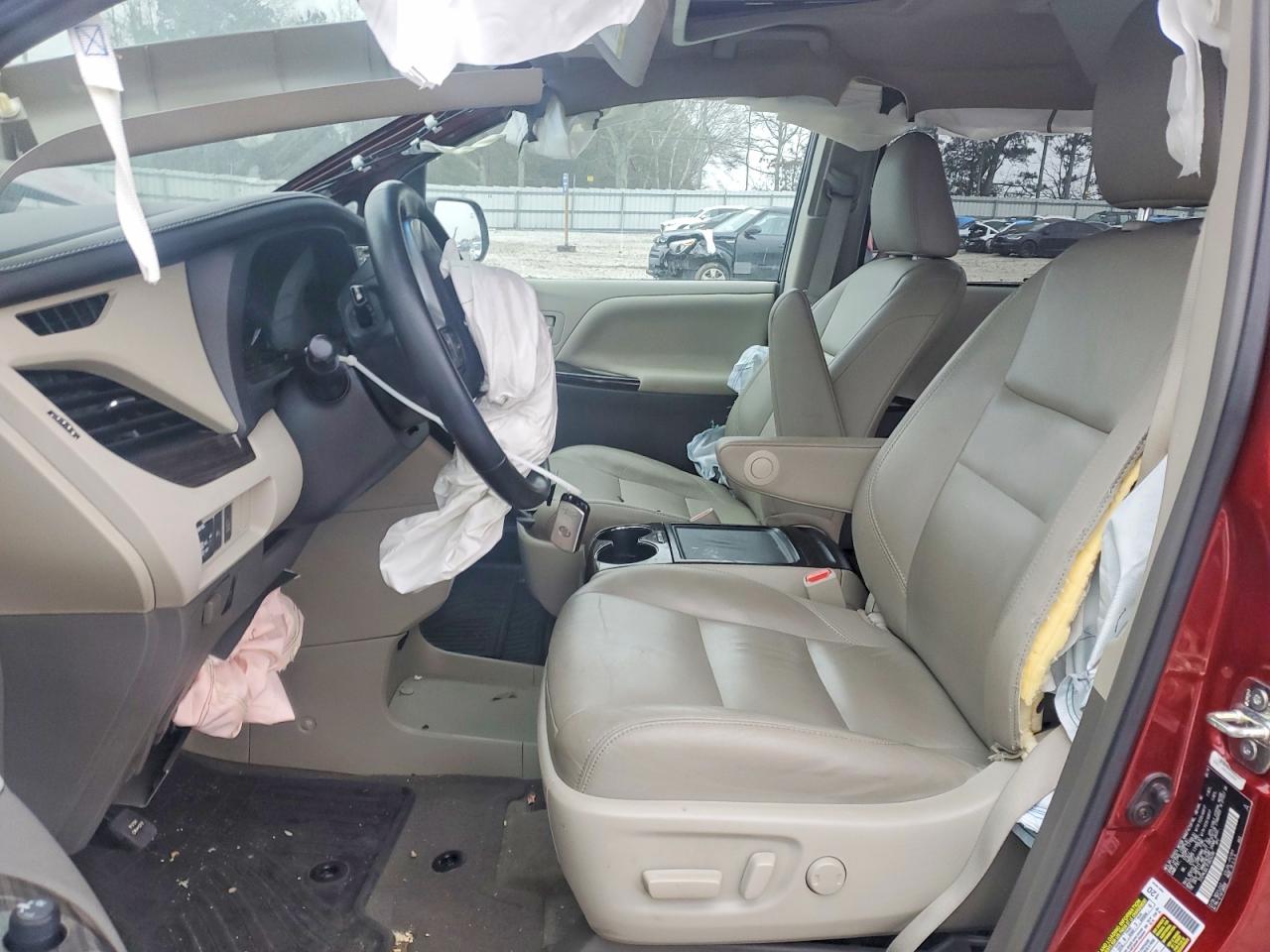 2015 TOYOTA SIENNA XLE PREMIUM 8-PASSENGER photo 13