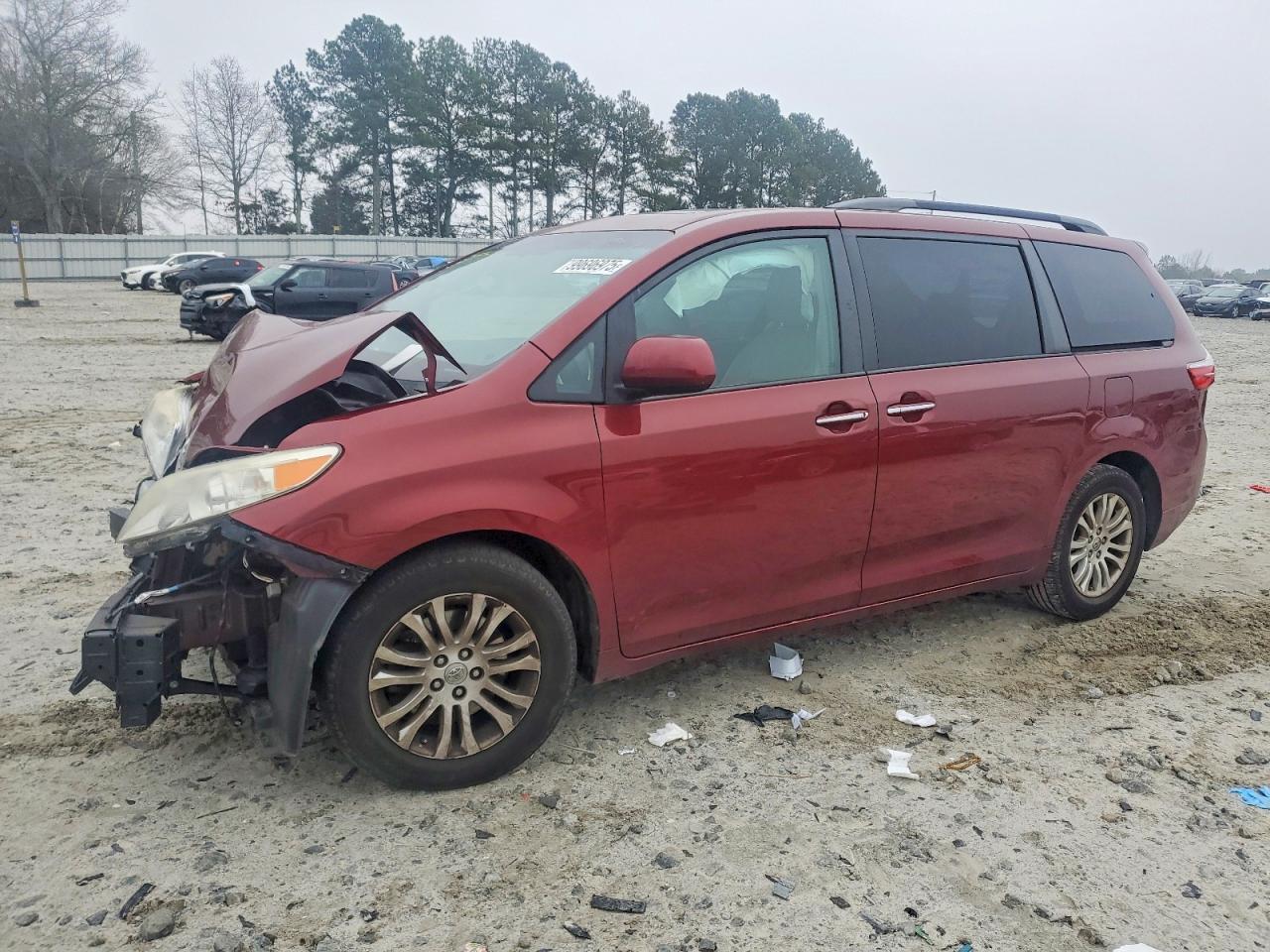 2015 TOYOTA SIENNA