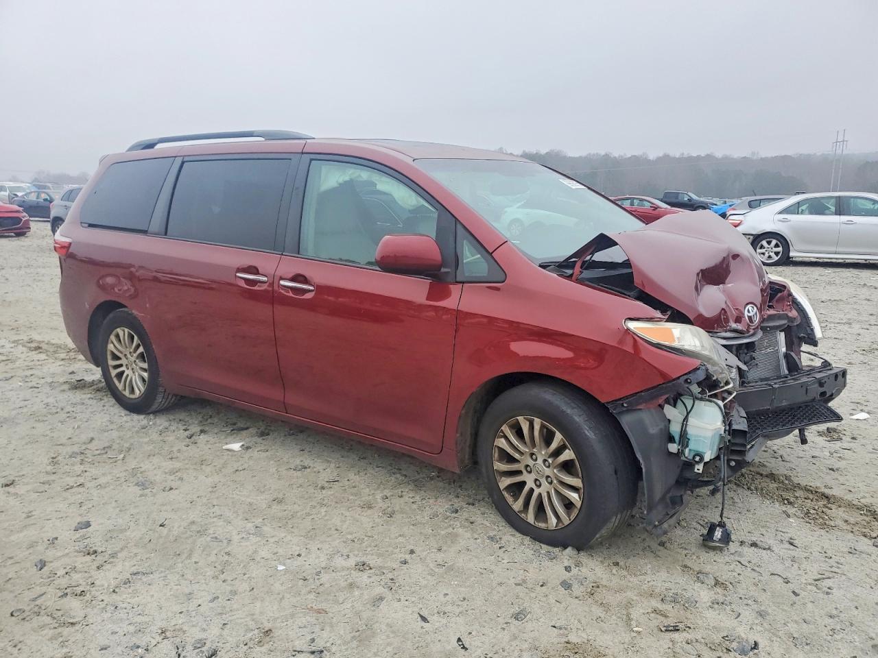 2015 TOYOTA SIENNA XLE PREMIUM 8-PASSENGER photo 7