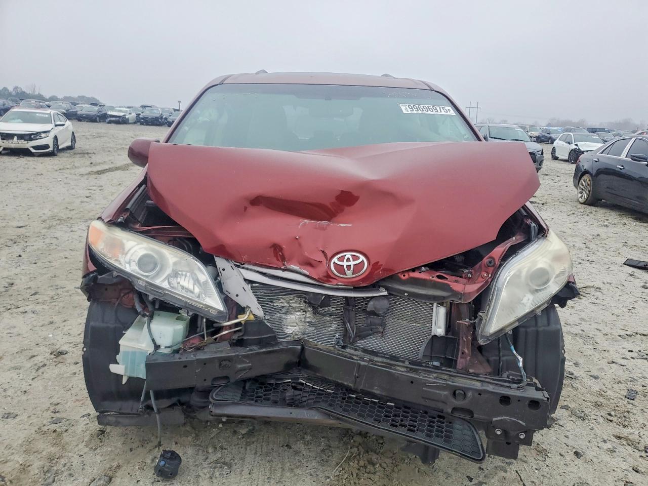 2015 TOYOTA SIENNA XLE PREMIUM 8-PASSENGER photo 9