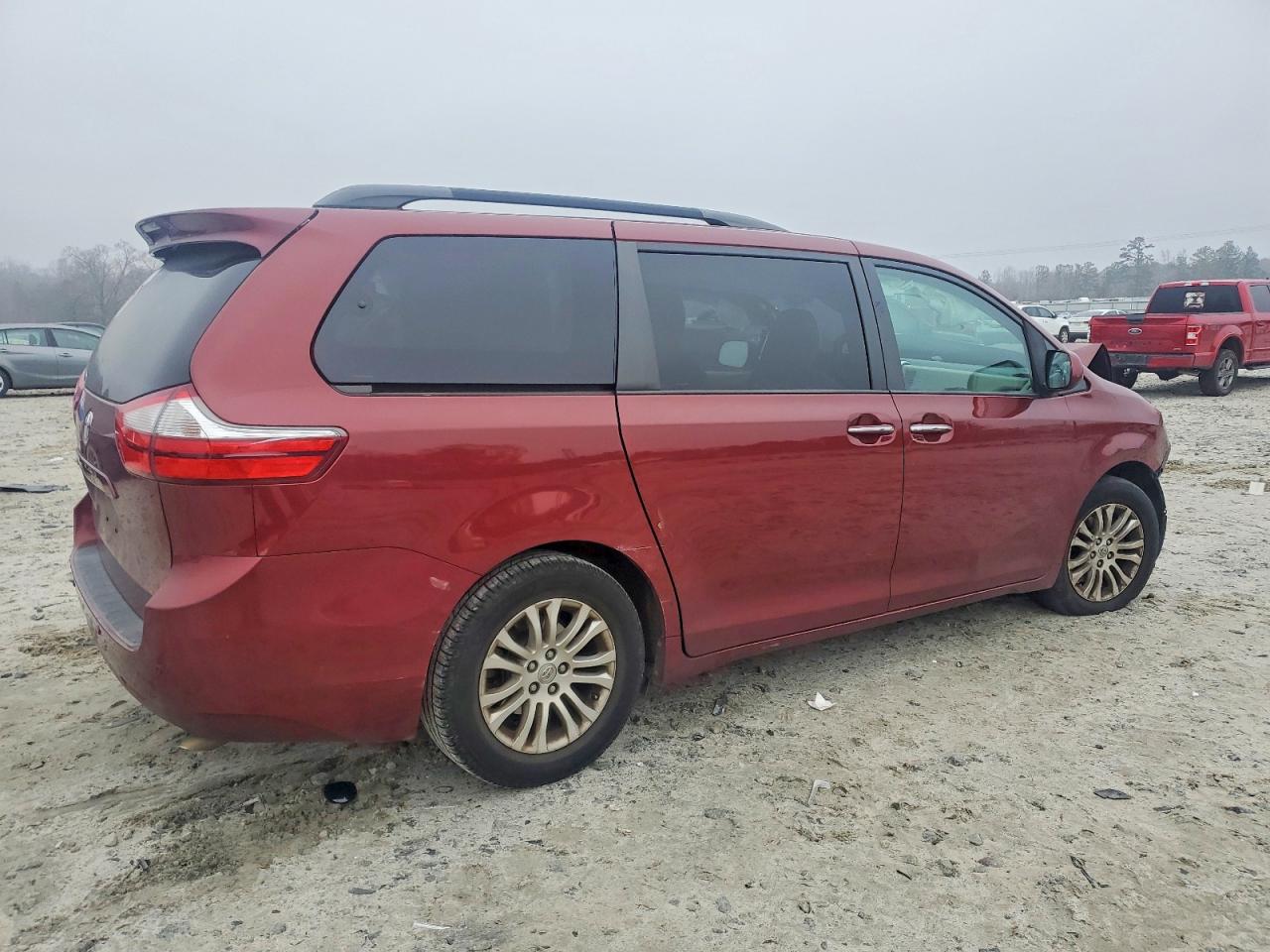 2015 TOYOTA SIENNA XLE PREMIUM 8-PASSENGER photo 5