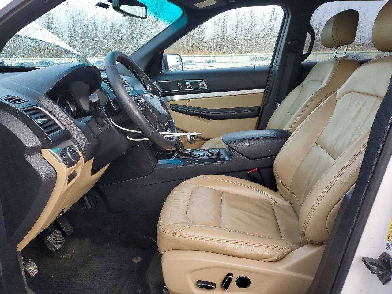 2017 FORD EXPLORER XLT photo 7