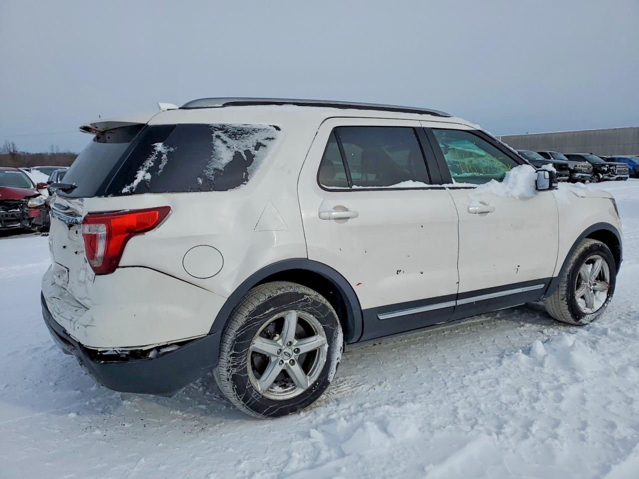 2017 FORD EXPLORER XLT photo 3