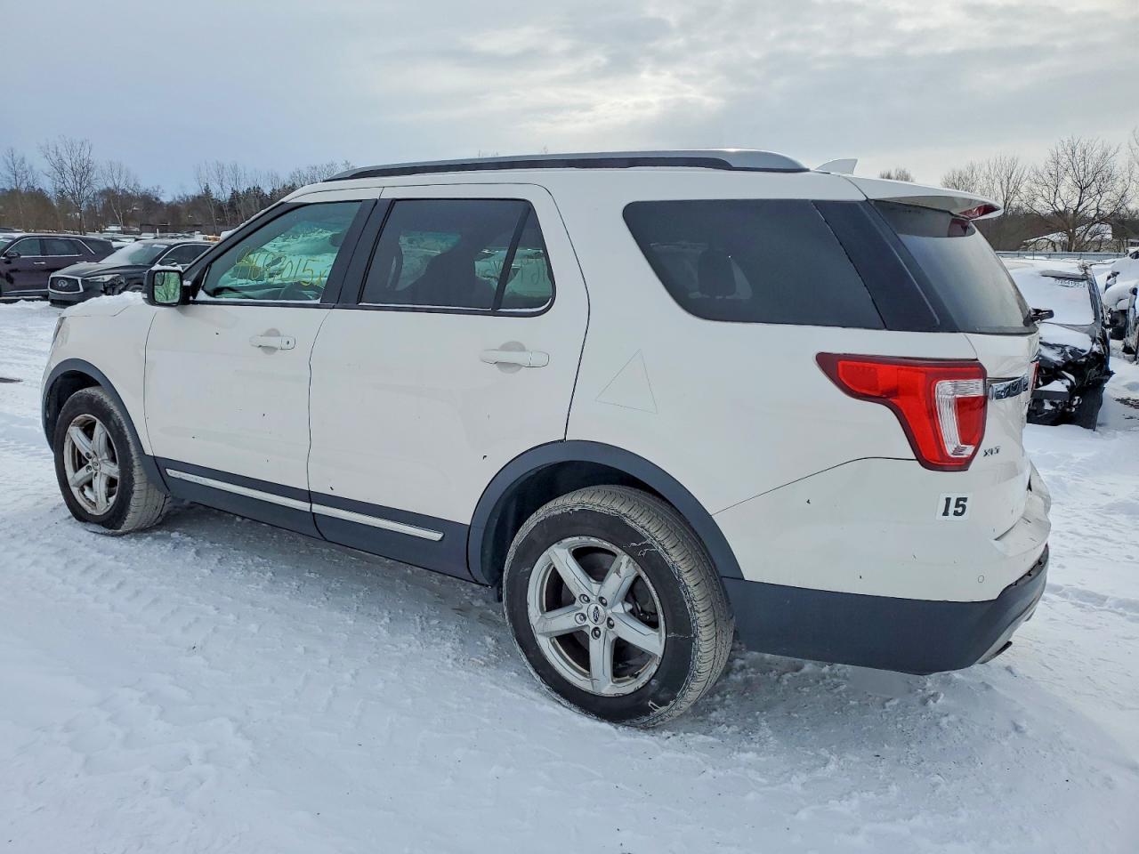 2017 FORD EXPLORER XLT photo 2
