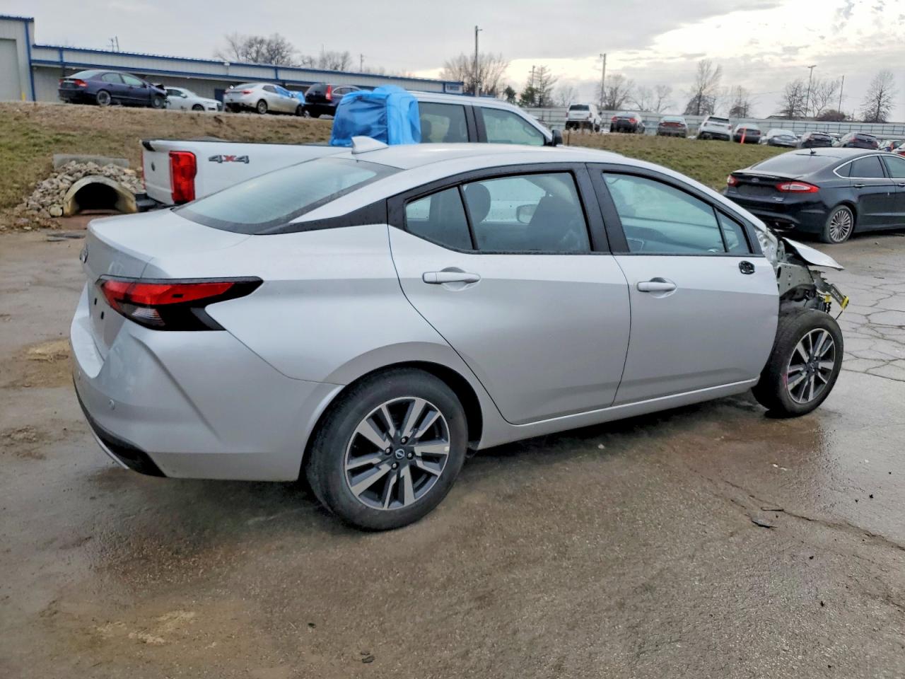 2025 NISSAN VERSA SV photo 3