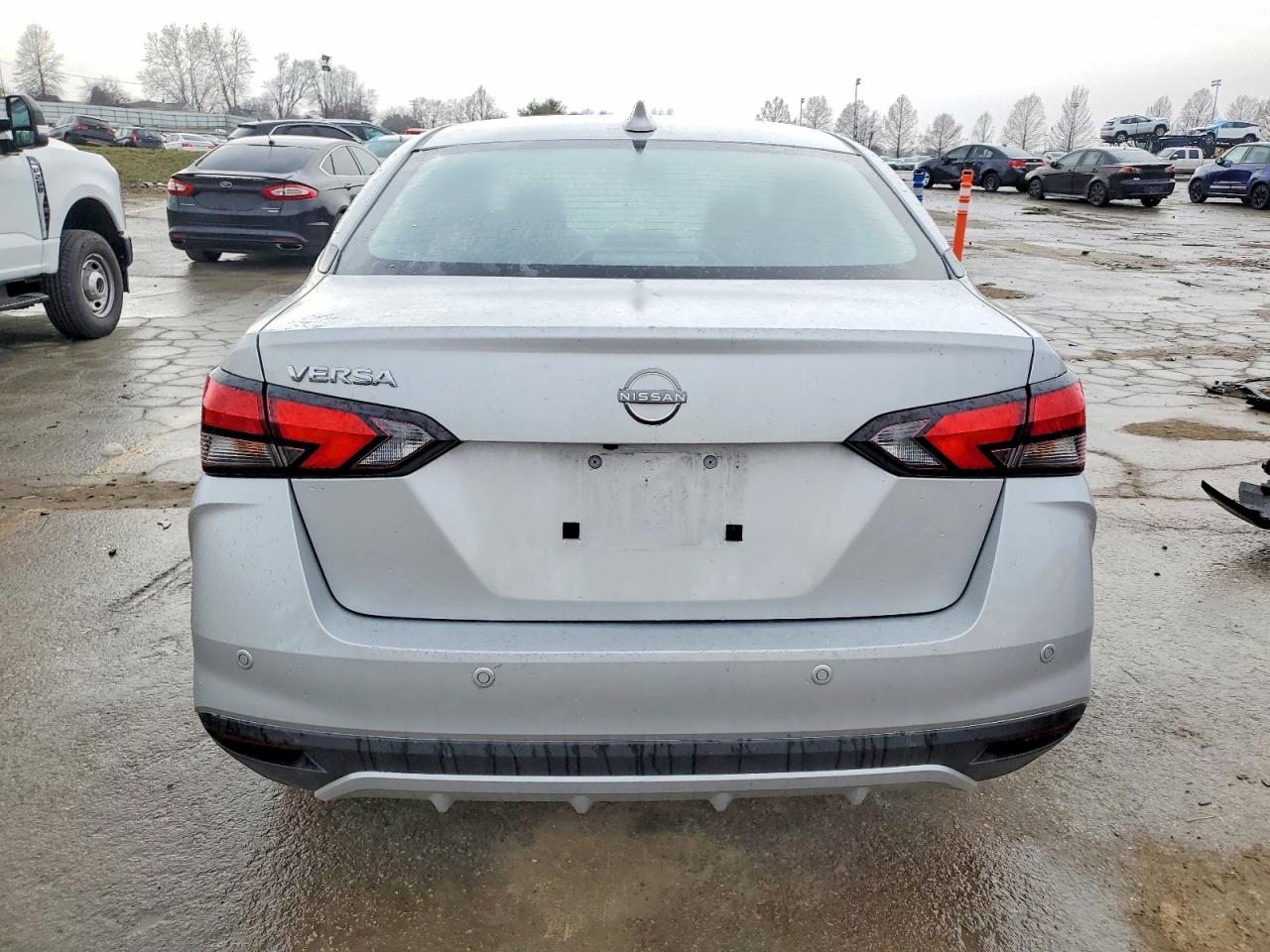 2025 NISSAN VERSA SV photo 6