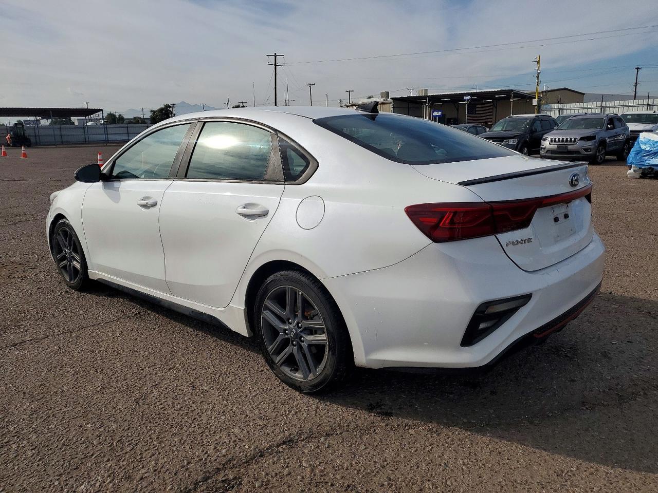 2021 KIA FORTE GT LINE photo 2