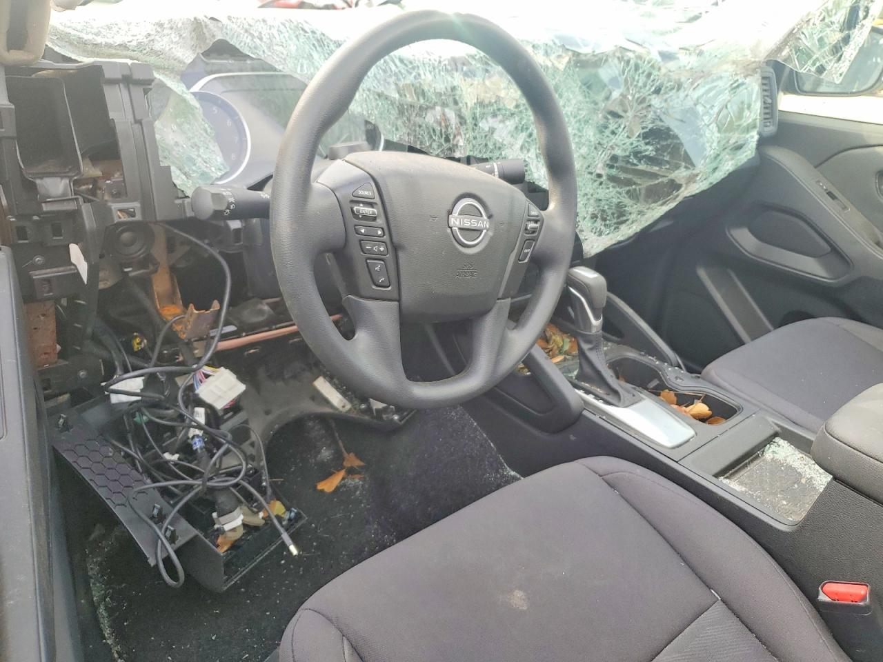 2024 NISSAN FRONTIER S photo 8