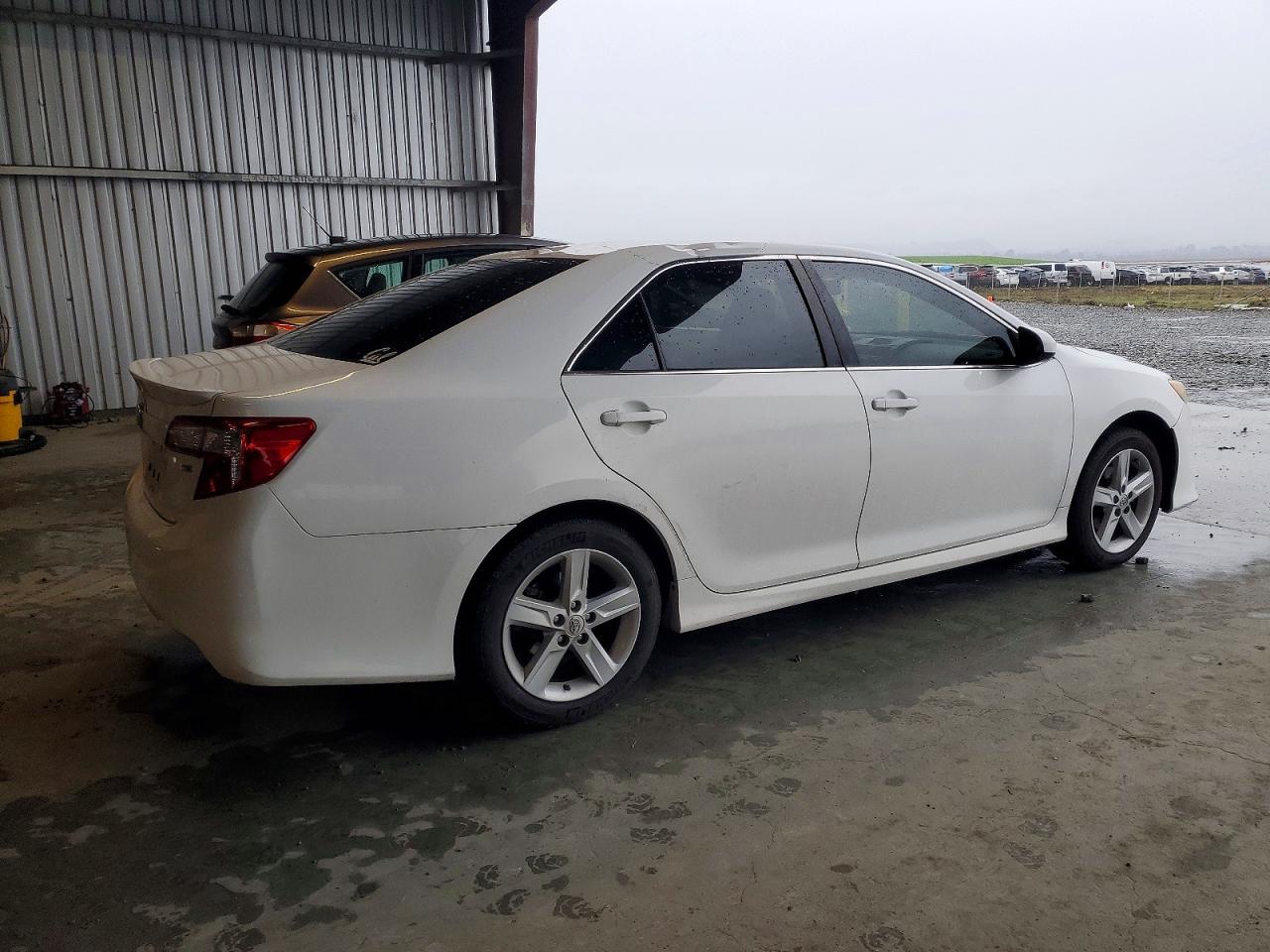2012 TOYOTA CAMRY BASE photo 3