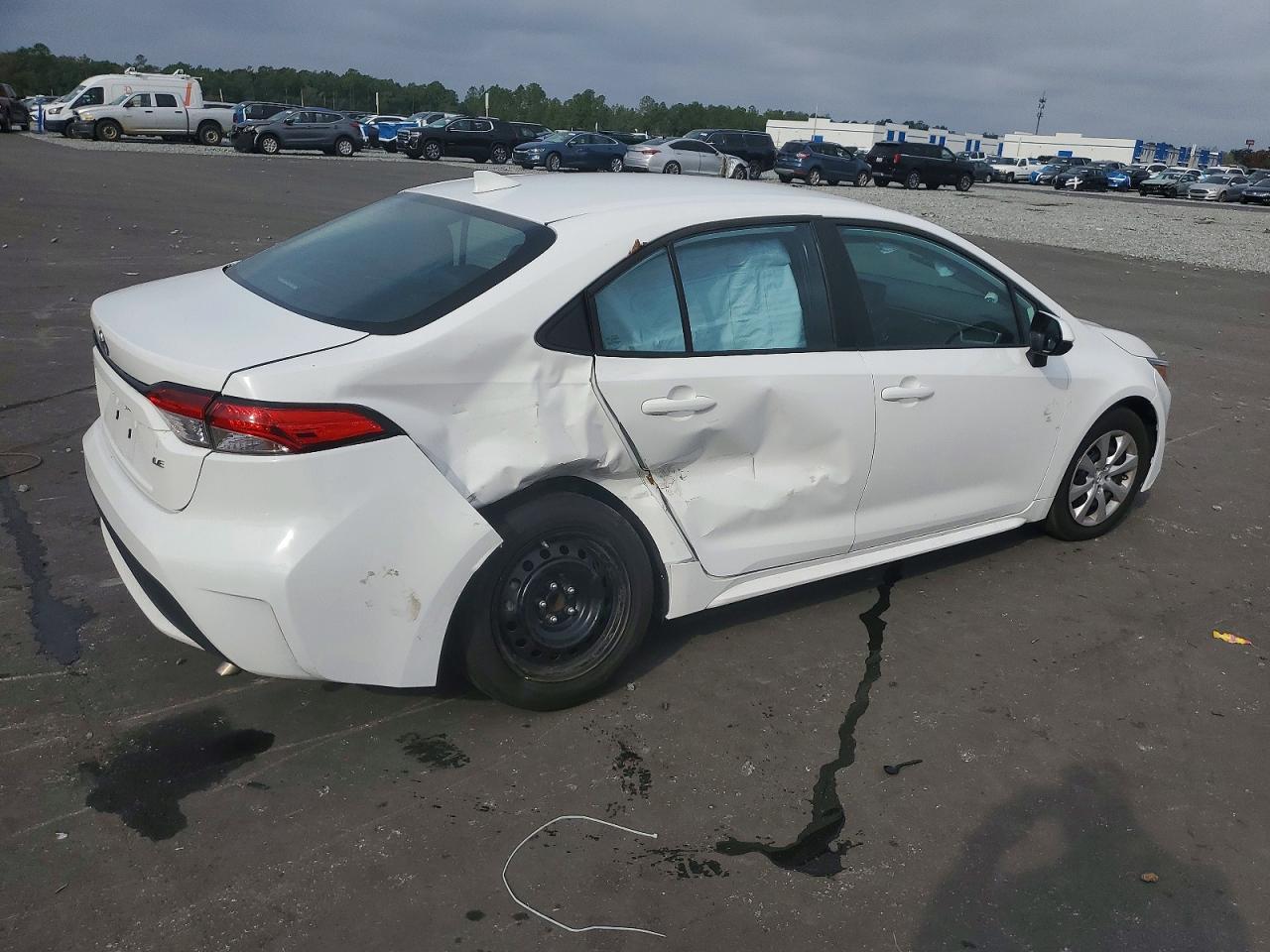 2022 TOYOTA COROLLA LE photo 3