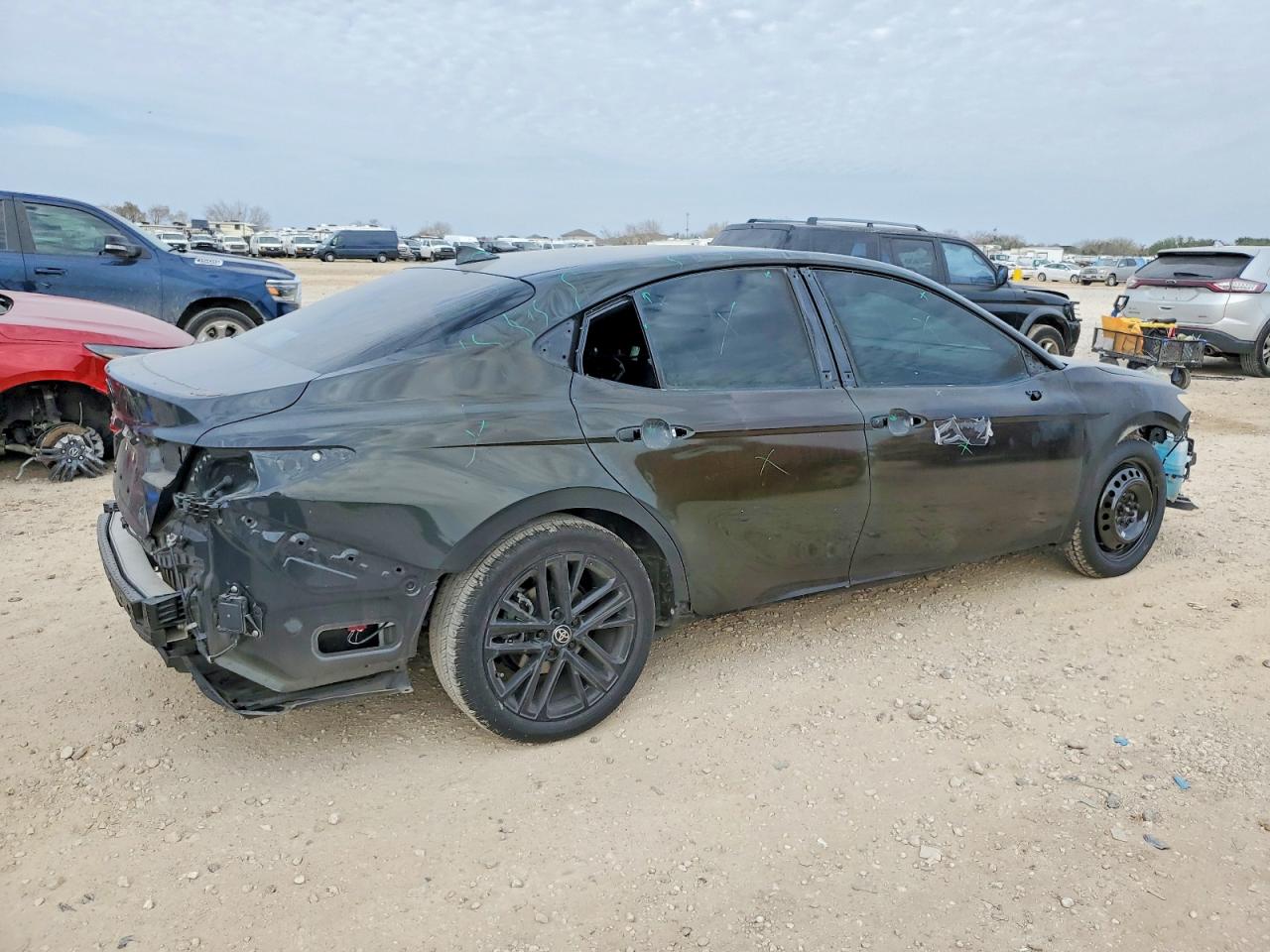 2025 TOYOTA CAMRY SE photo 3
