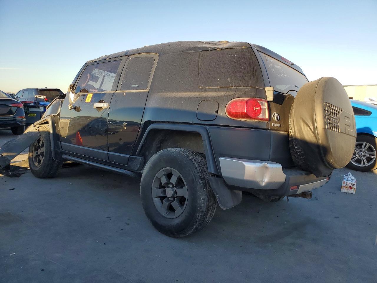 2007 TOYOTA FJ CRUISER photo 2