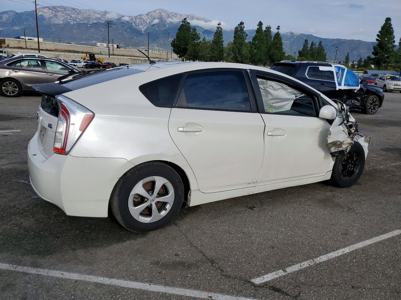 2013 TOYOTA PRIUS photo 3